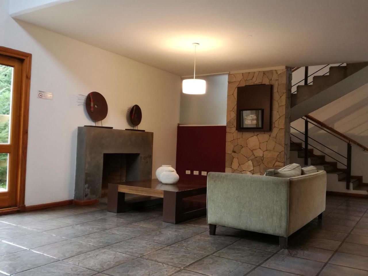 Hosteria Aca Al Sur Villa La Angostura Extérieur photo